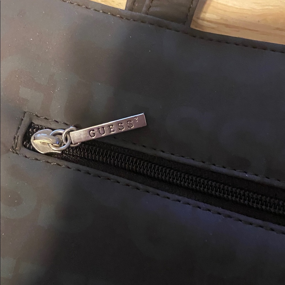 Guess tote - Picture 3 of 5